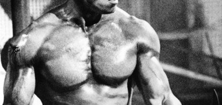 Arnold Schwarzenegger in the film Commando